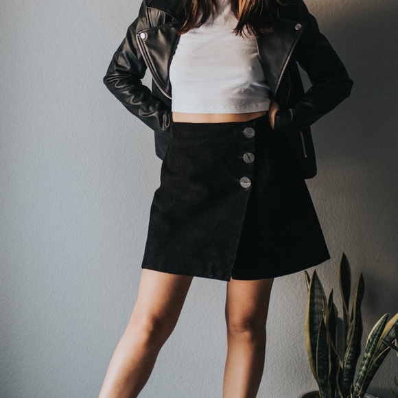 Vintage Leather Skirt/Skort with Buttons - Picture 3 of 6